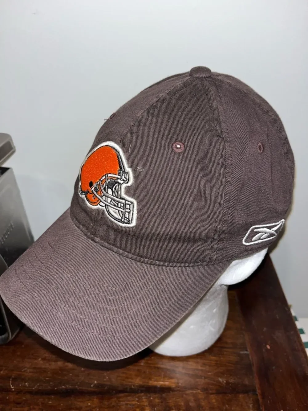 New era Cleveland browns knit snowboard ski winter Pom nfl shield cap beanie